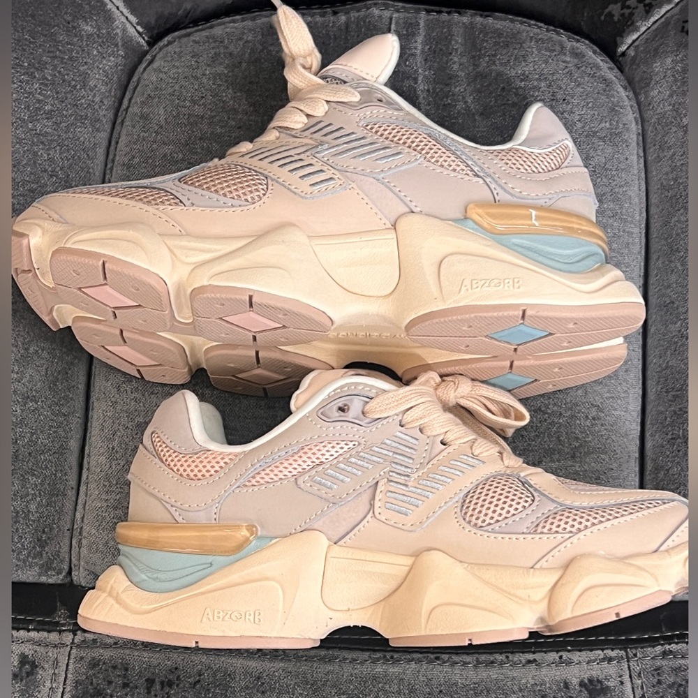 WOMEN’S New Balance 9060 Ivory Cream Pink Sand - Picture 9 of 10